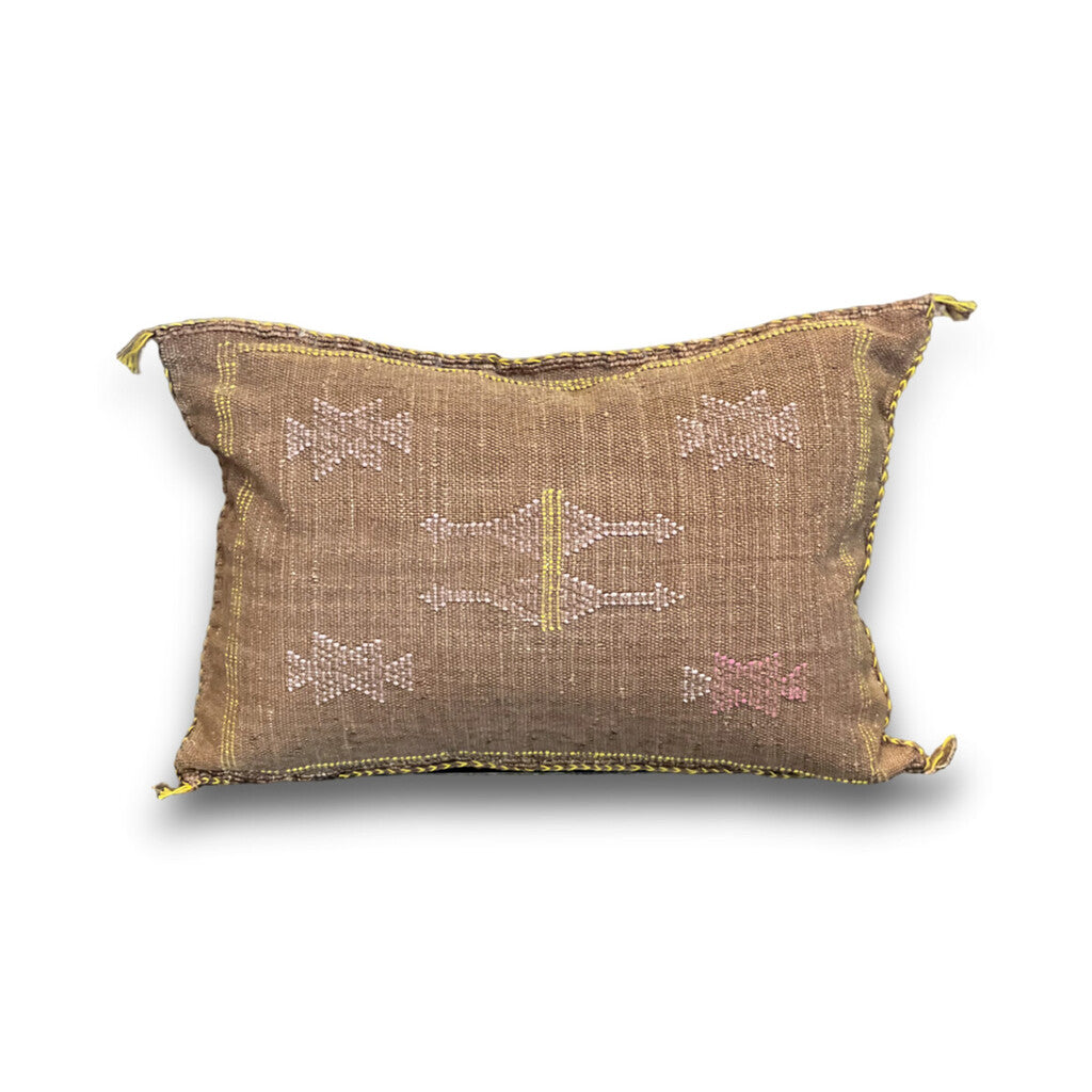 Marokkansk agavesilke putetrekk 40x60 cm i lys brunt med rosa og gyldne broderier