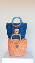 Liten veske med perlehåndtak