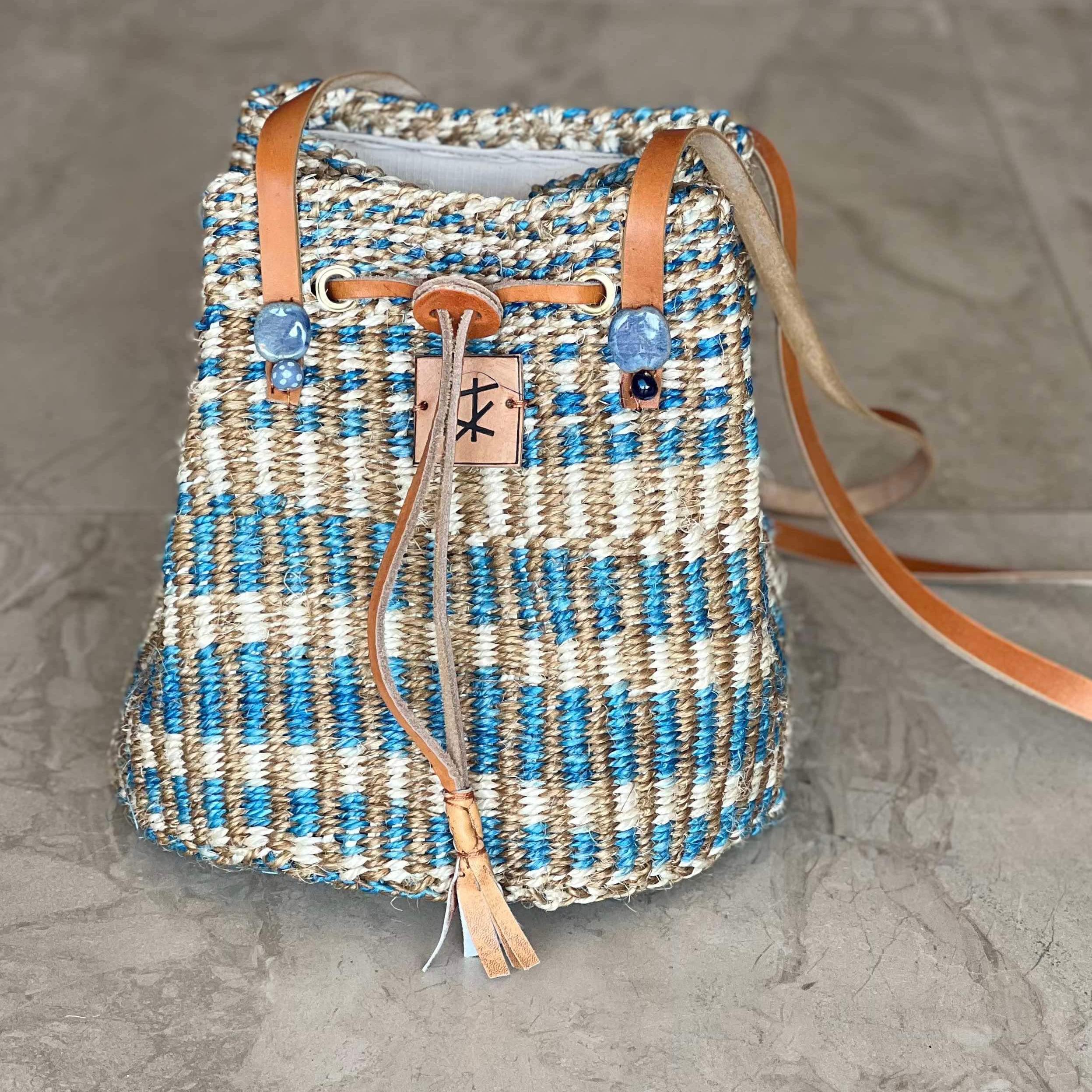 Eksklusiv skulderveske i håndlaget i sisal fra Kenya