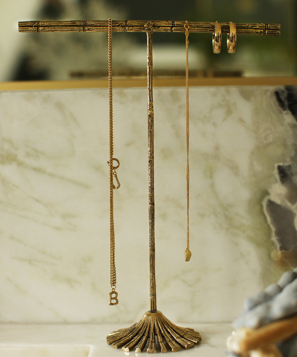 Smykkestativ til halskjeder og armbånd