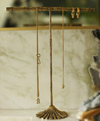 Smykkestativ til halskjeder og armbånd