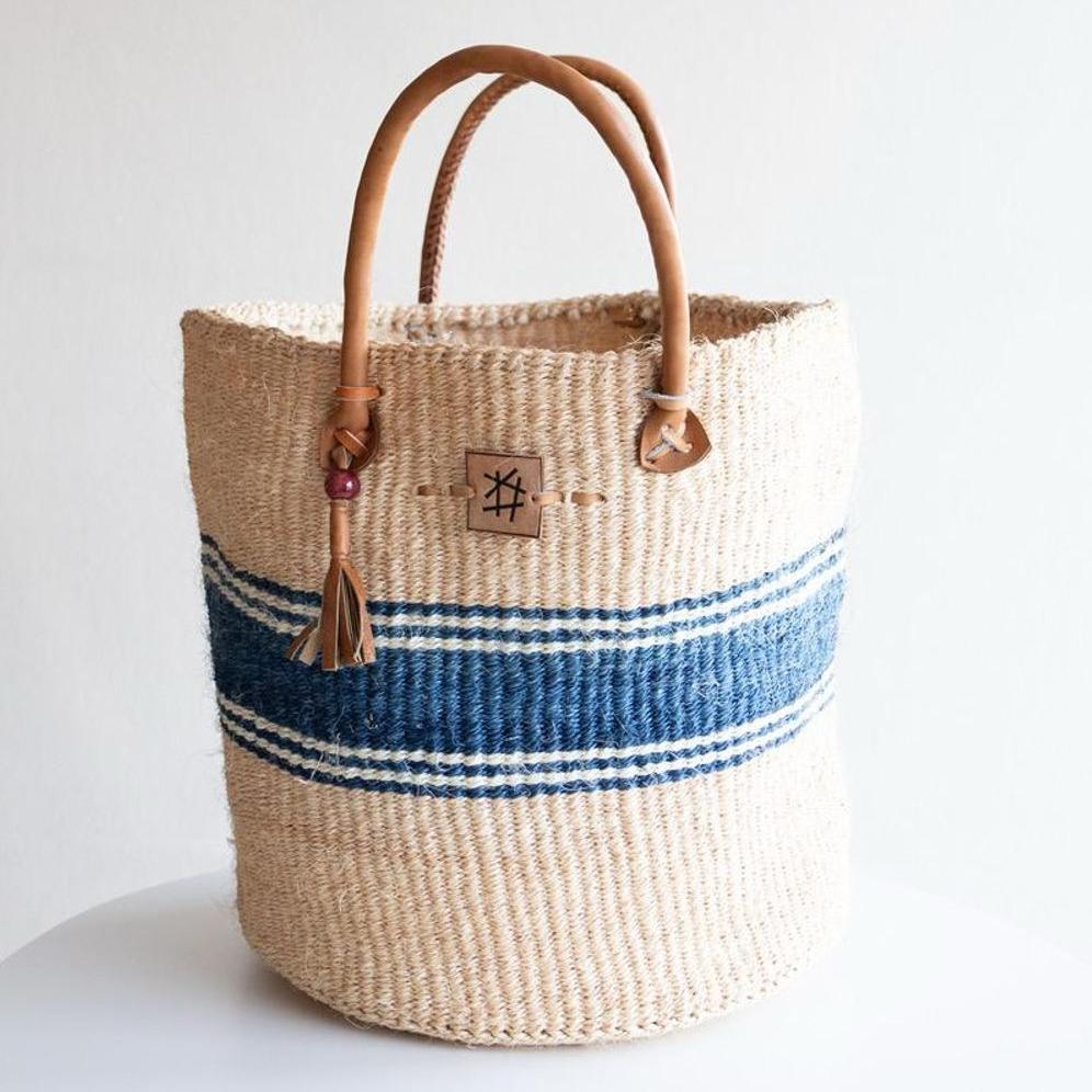 Handlenett i sisal fra Kenya med veskecharm