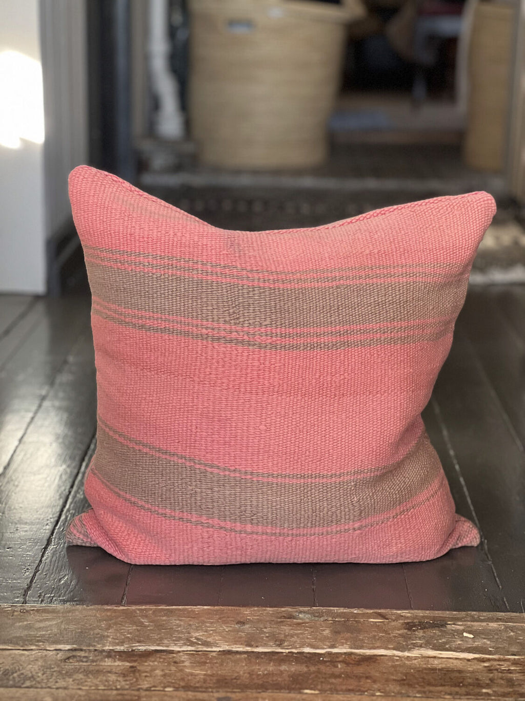Kelimpute i rosa og gråbrunt, ca. 50x50 cm, ekte foto