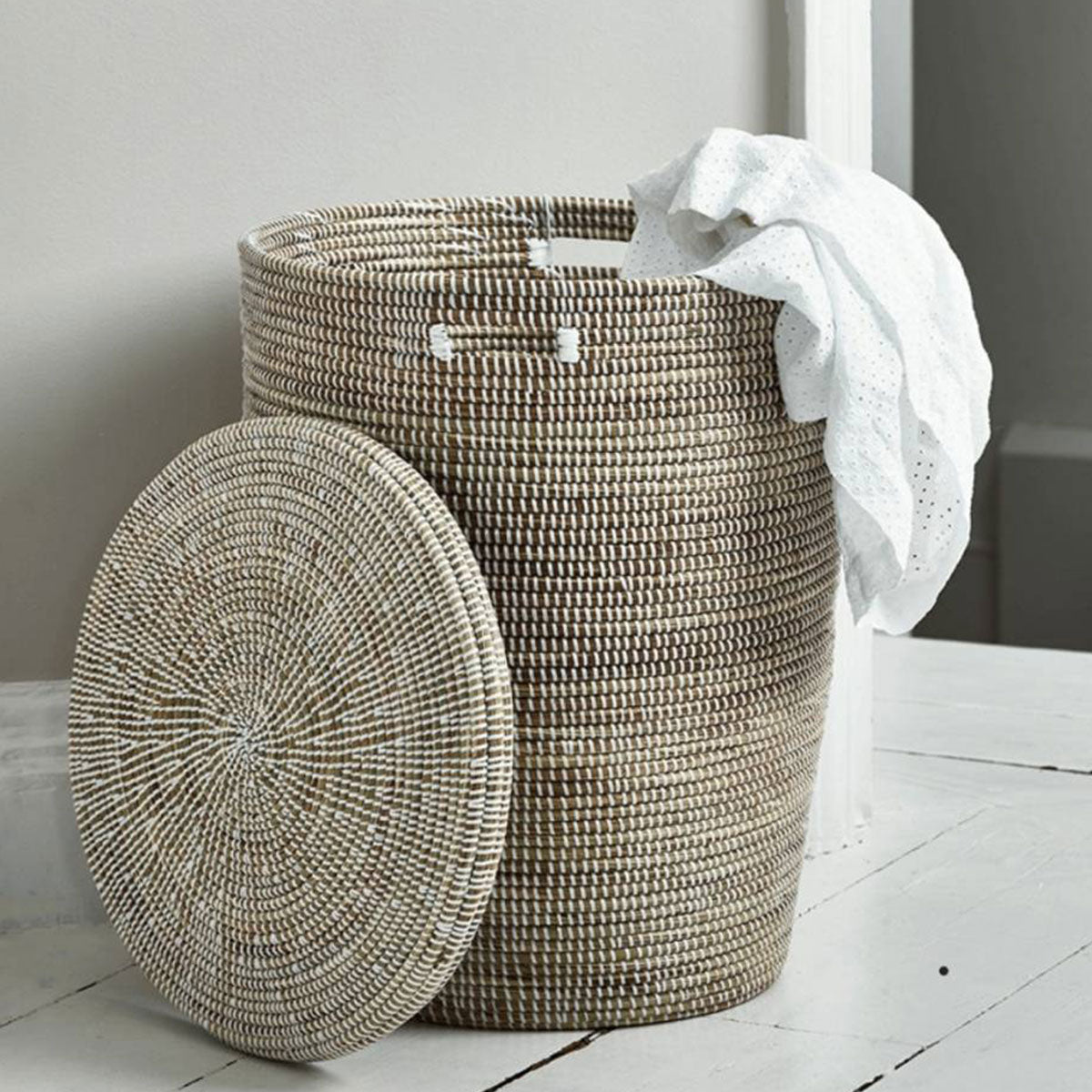 Stor skittentøyskurv med flatt lokk - Hvit