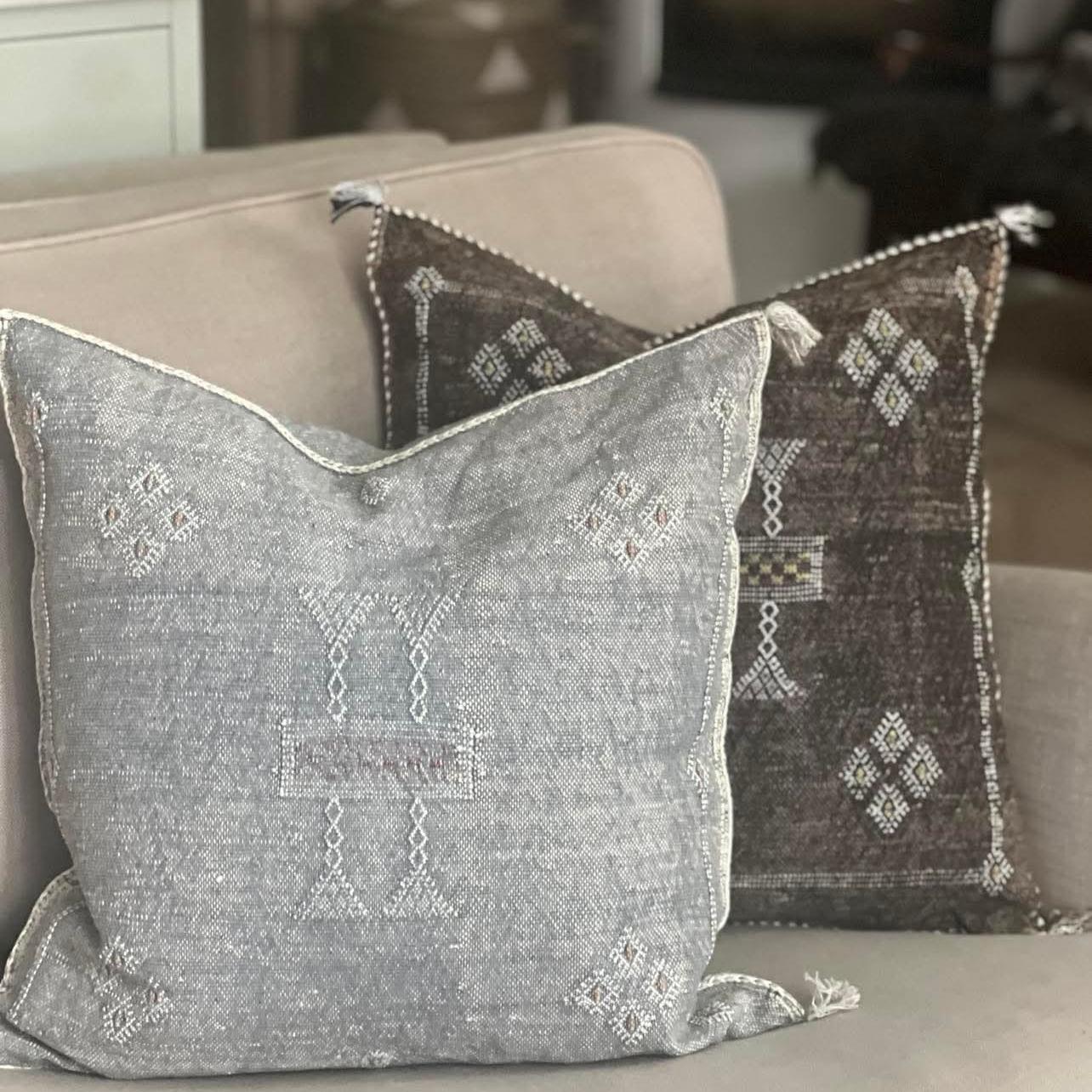 Marokkansk agavesilke putetrekk i lys gråblå 50x50