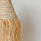 Raffia taklampe flettet