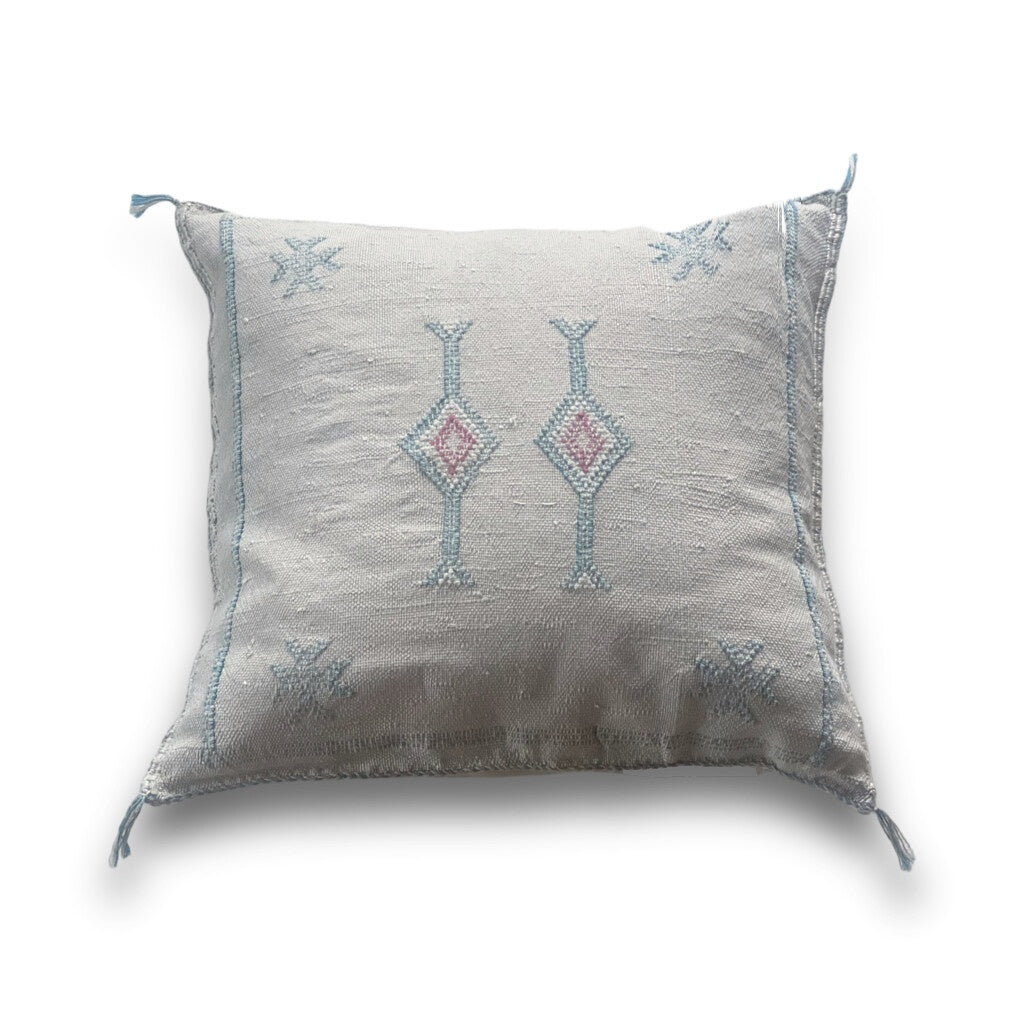 Marokkansk putetrekk i lys blågrå med broderi, 50x50 cm