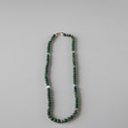 Halskjede med halvedelstener - Jade og hvit agat