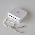 Halskæde med halvædelsten - Hvid agat og månesten