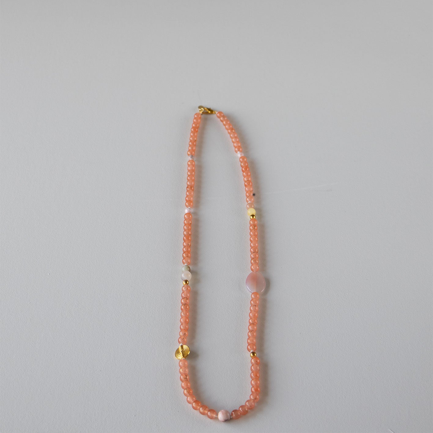 Halskjede med halvedelstener - Solsten