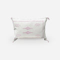 Marokkansk agavesilke putetrekk 40x60 cm i hvitt med rosa broderi