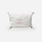 Marokkansk agavesilke putetrekk 40x60 cm i hvitt med rosa broderi