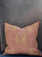 Marokkansk agavesilke putetrekk 50x50 cm i lys aubergine med broderi i gull