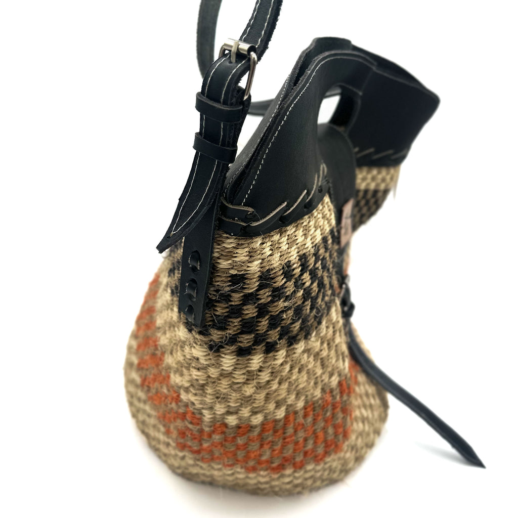 Stor skulderveske i sisal og skinn - Designet av Savannen