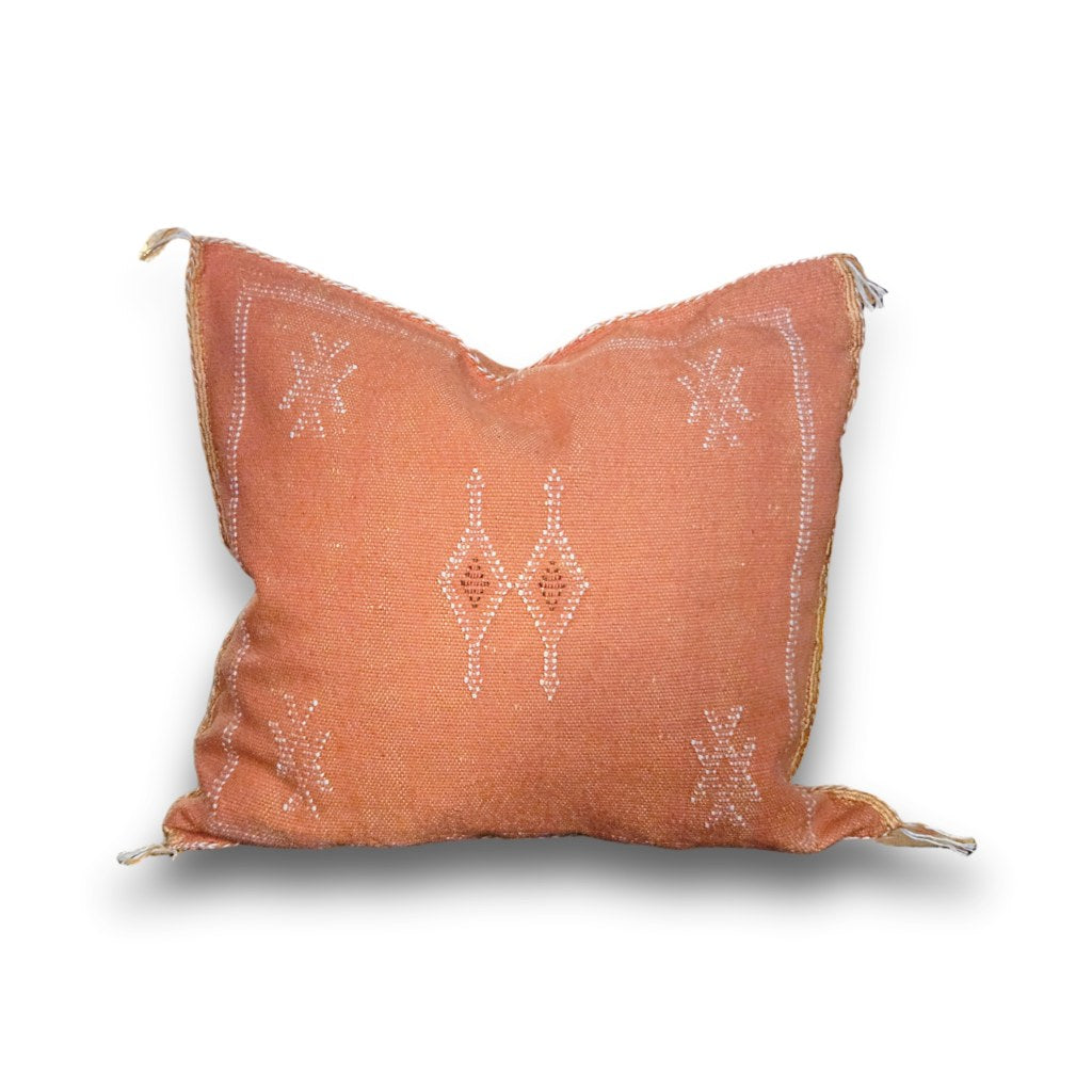 Marokkansk agavesilke putetrekk ca. 50x50 cm i varm oransje med lyse broderier, forside