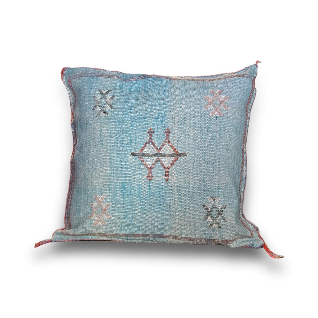 Marokkansk agavesilke putetrekk ca. 50x50 cm i turkis med hvite og rødbrune broderier, forside