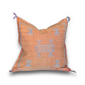 Marokkansk agavesilke putetrekk ca. 50x50 cm i terracotta med lavendelblå broderier, forside