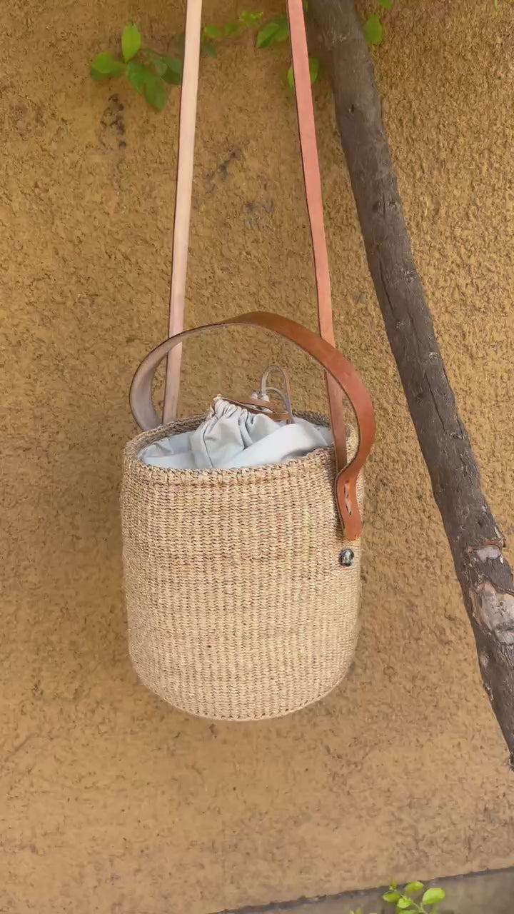 Bucket-bag veske i sisal