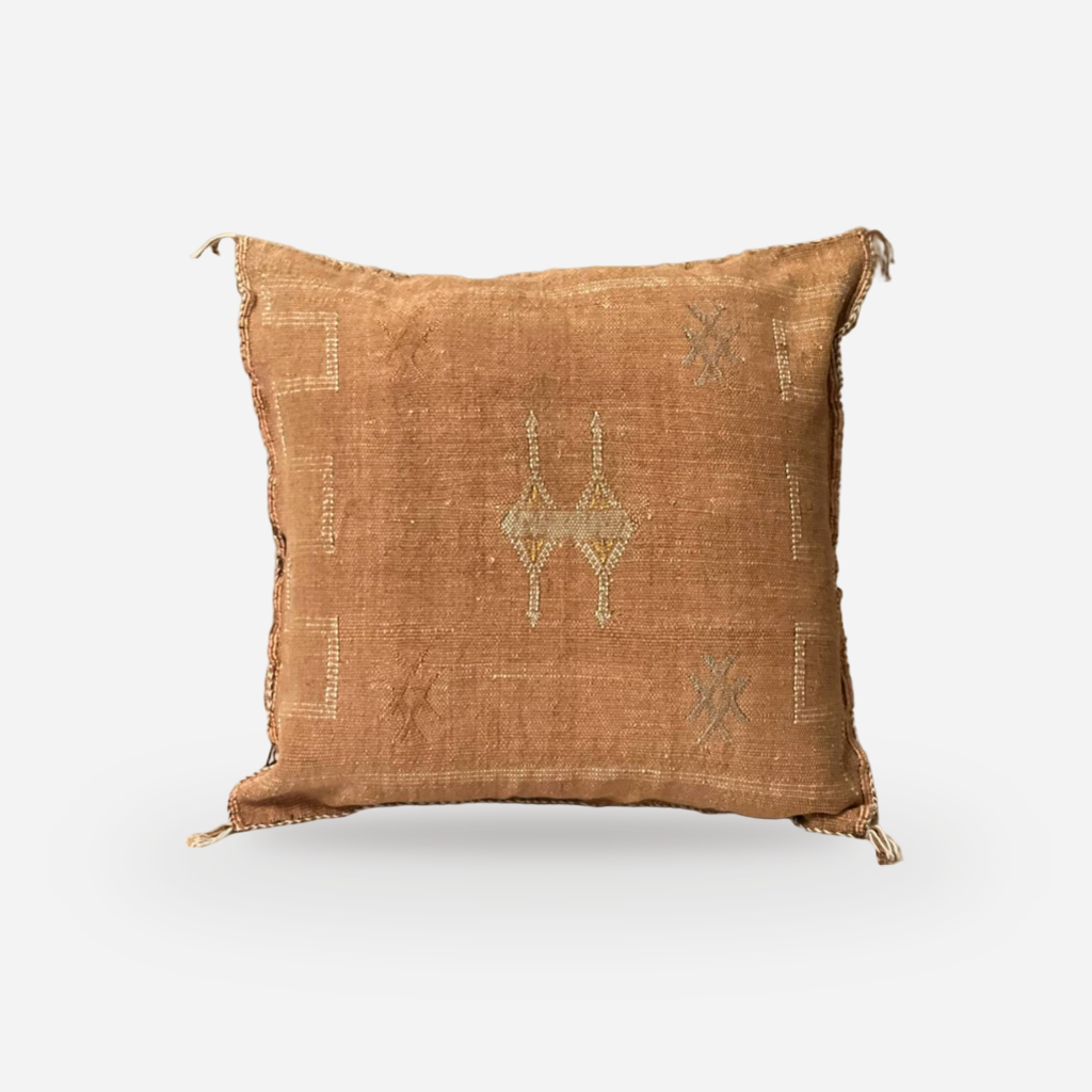 Marokkansk agavesilke putetrekk 50x50 cm i terrakotta med broderi tone i tone