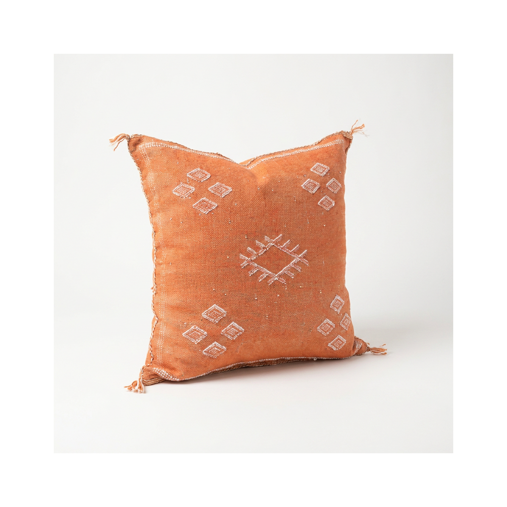 Putetrekk 50x50 oransje med hvitt broderi