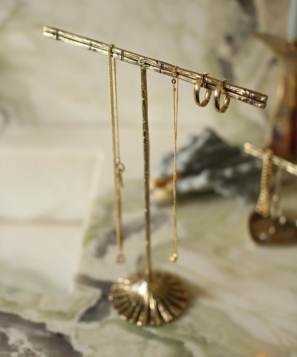 Smykkestativ til halskjeder og armbånd