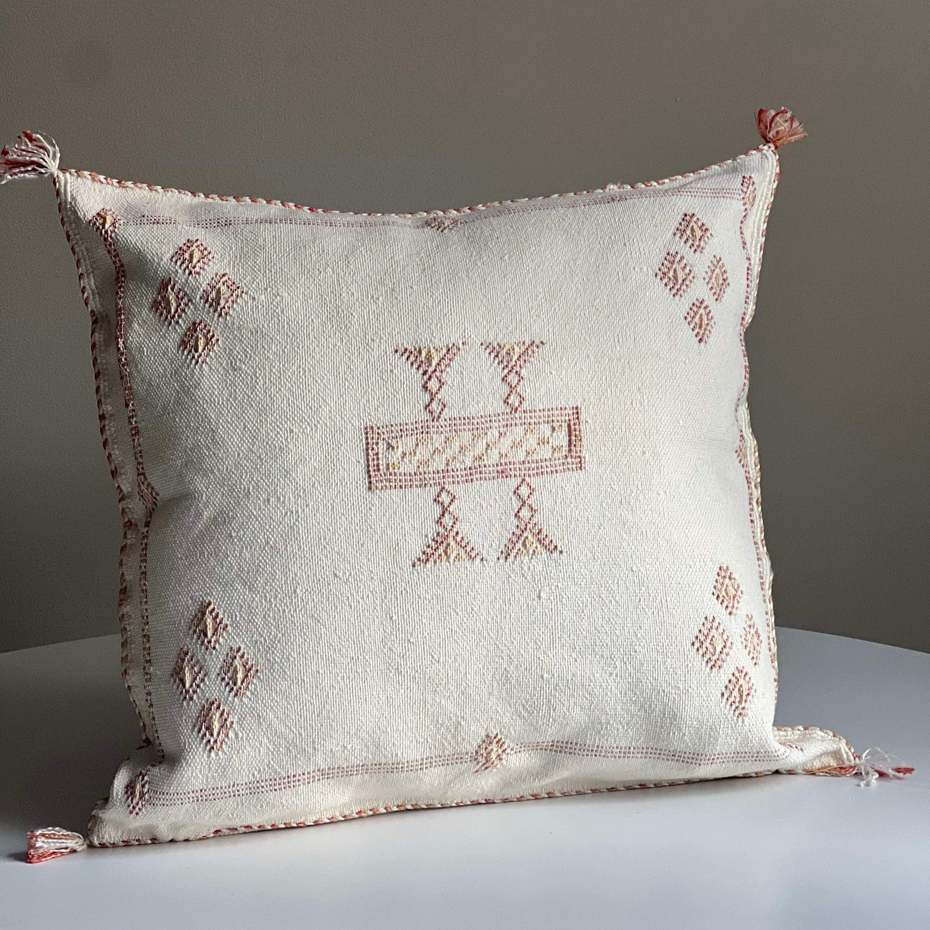 Kalkhvitt Marokkansk putetrekk i agavesilke 50x50