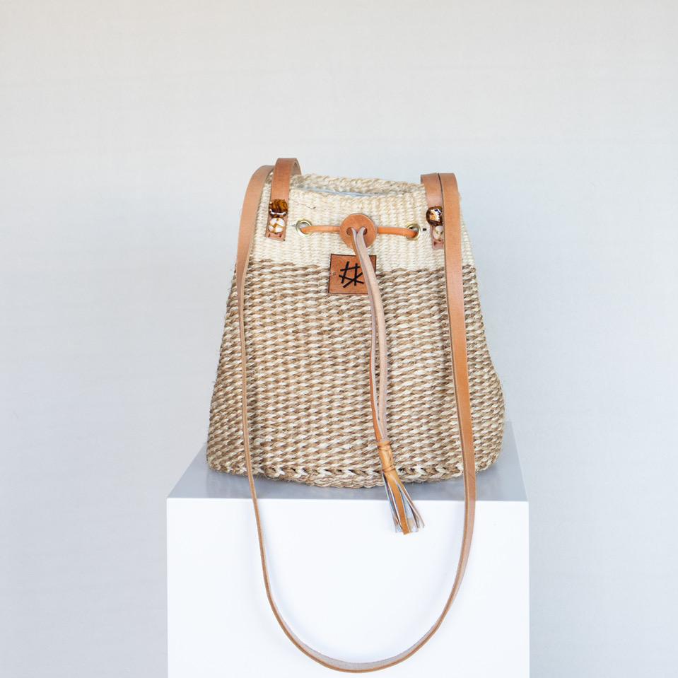 Eksklusiv skulderveske i håndlaget i sisal fra Kenya