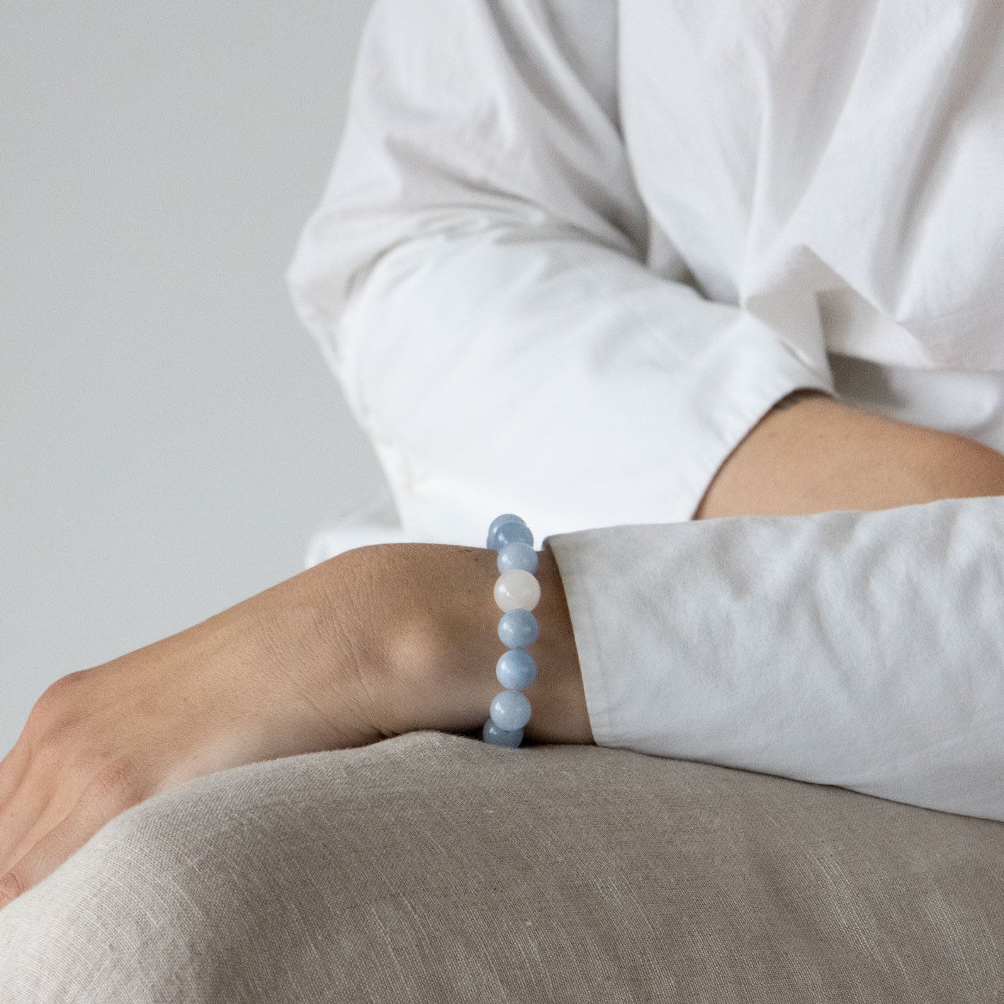 Armbånd med halvedelstener - Blå og hvit agat