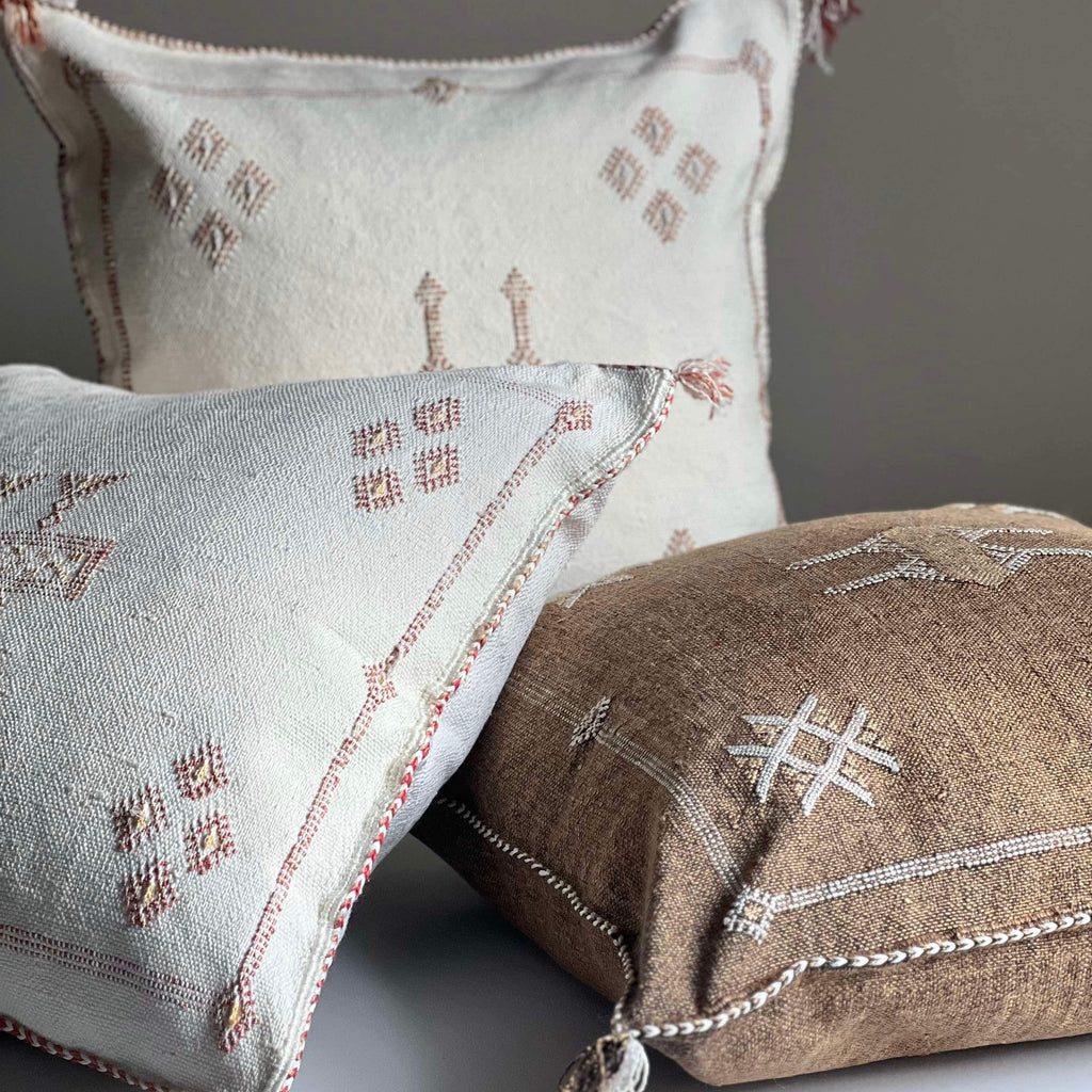 Kalkhvitt Marokkansk putetrekk i agavesilke 50x50