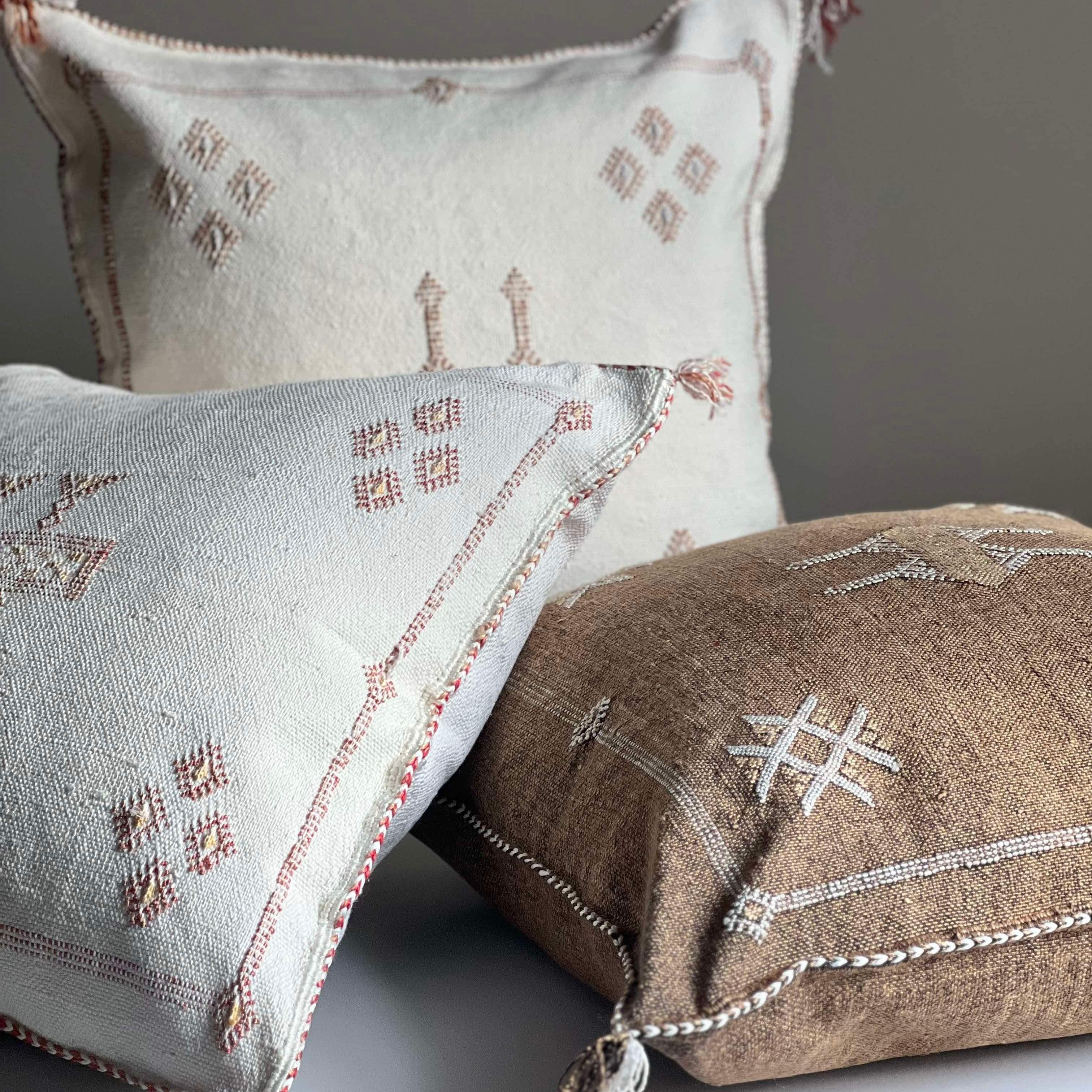 Kalkhvitt Marokkansk putetrekk i agavesilke 50x50