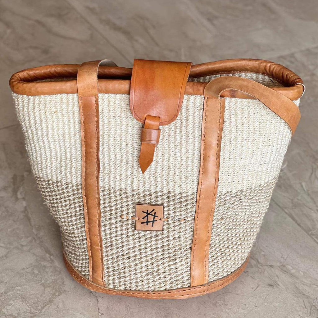 Skulderveske i sisal og skinn - Designet av Savannen