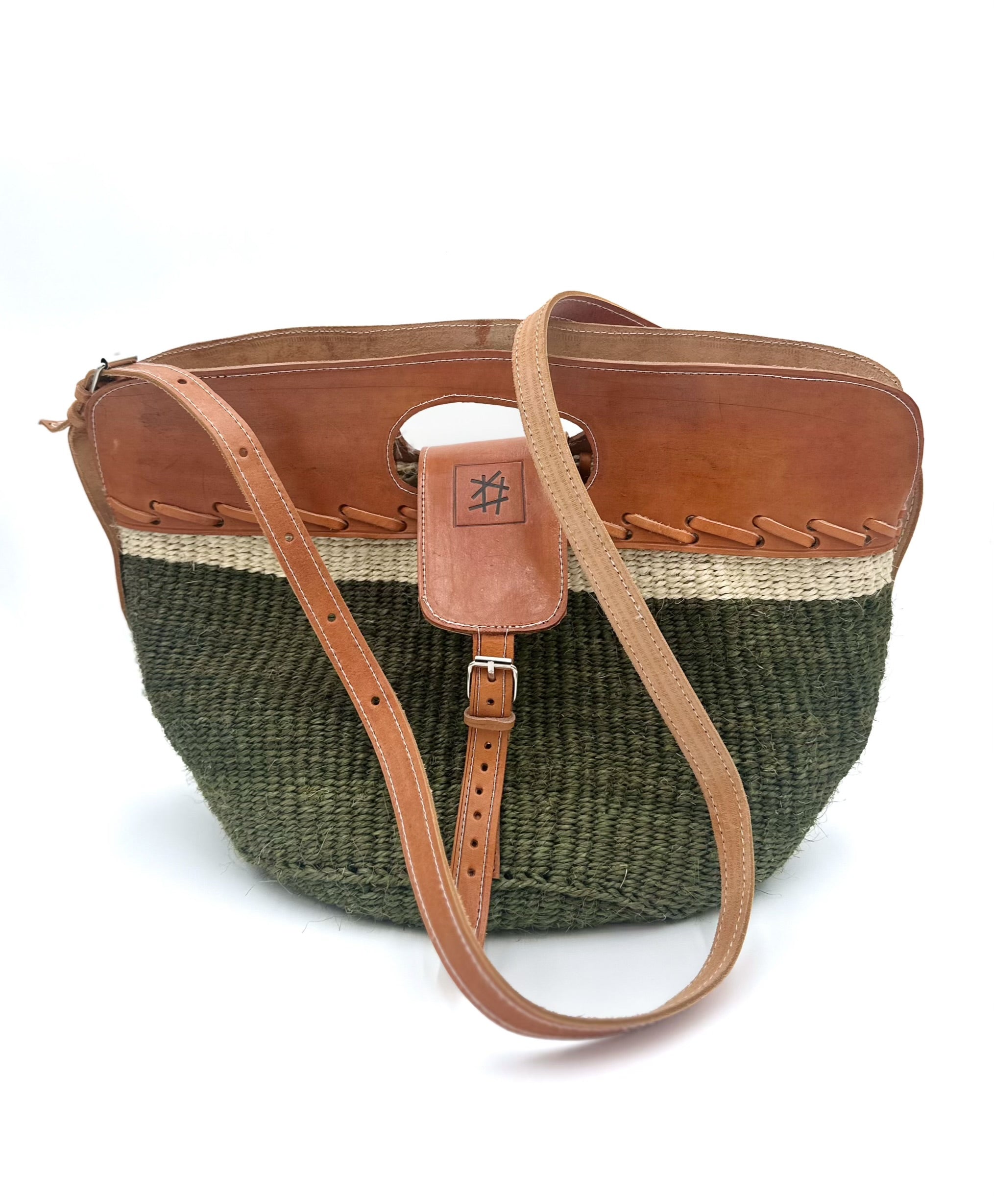 Skulderveske i sisal og skinn - Designet av Savannen
