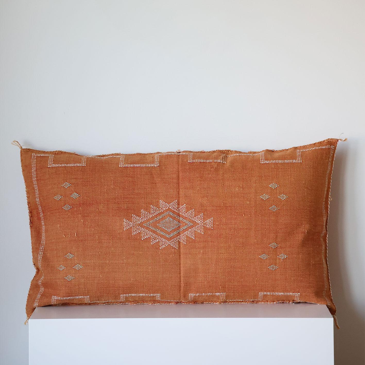 Marokkansk putetrekk i agavesilke 50x90