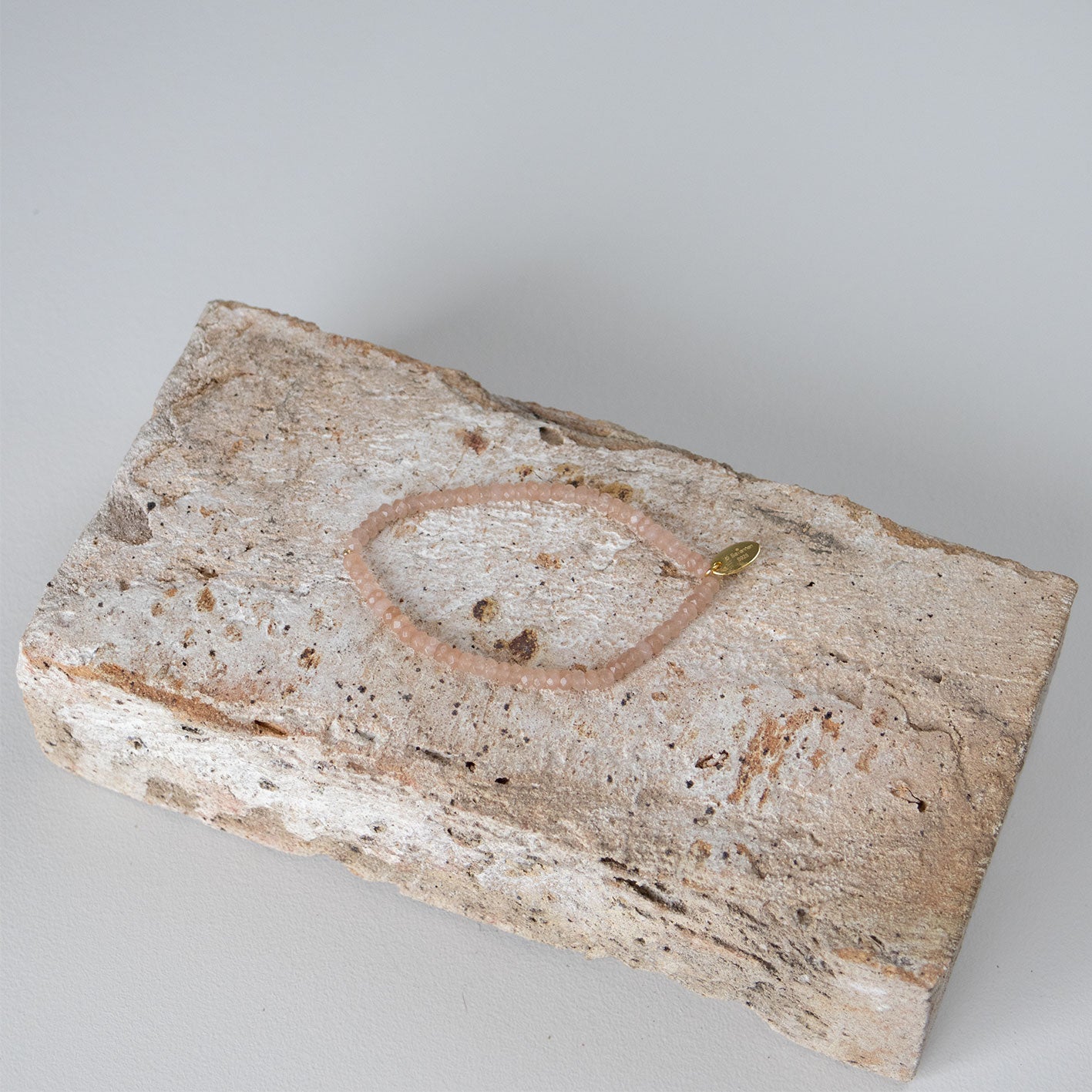 Armbånd med halvedelstener - Rosenkvarts