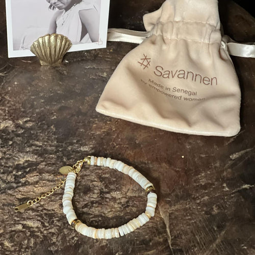 Bracelet with white mother-of-pearl