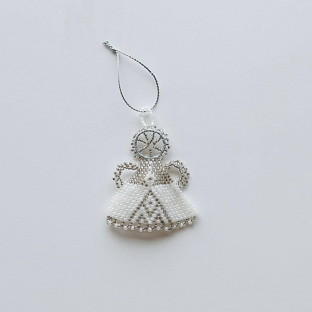 Perlet Engel - Hvit med sølv detaljer