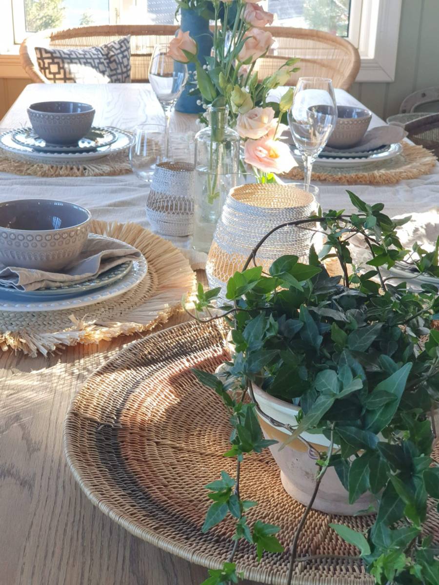 Spisebrikke med frynsekant i natur