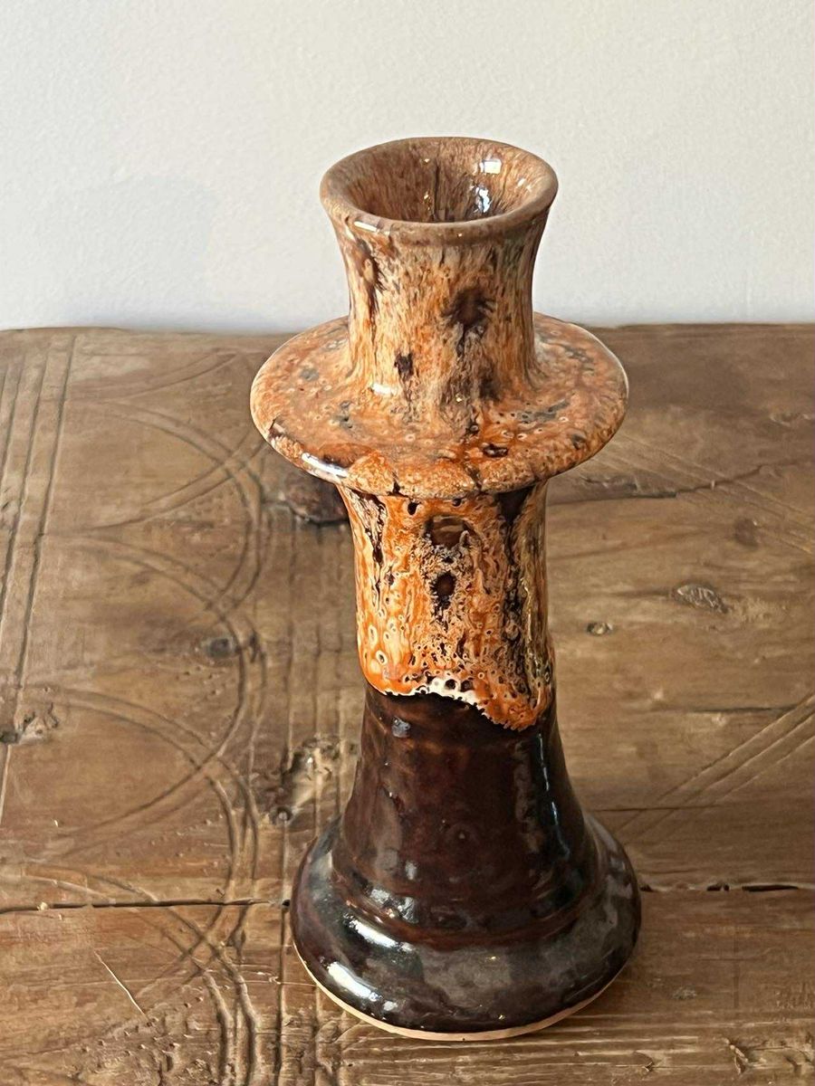 Lysestake i håndlaget keramikk