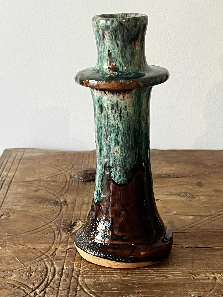 Lysestake i håndlaget keramikk