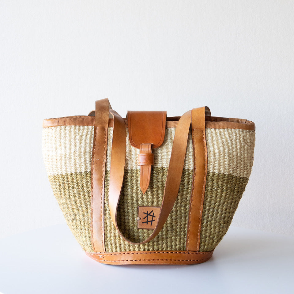 Skulderveske i sisal og skinn - Designet av Savannen