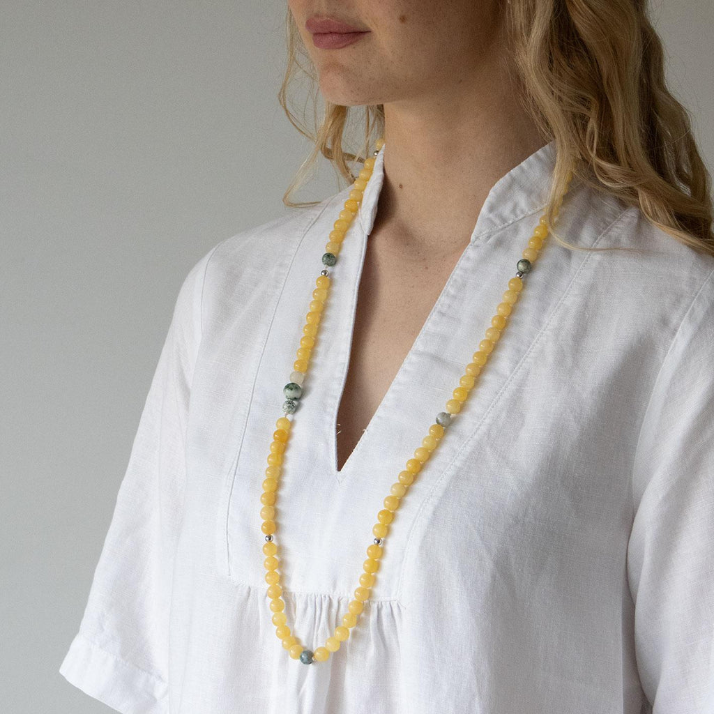 Halskjede med halvedelstener - Gul solsten