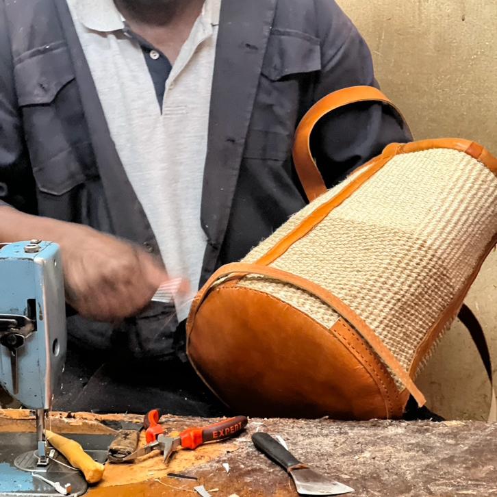 Skulderveske i sisal og skinn - Designet av Savannen